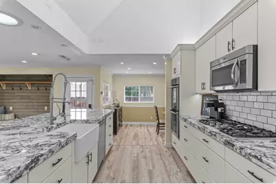 6482 S 2520 E, Cottonwood Heights, UT 84121 - Photo 10