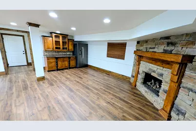 8 S Mountain Wood Ln, Sandy, UT 84092 - Photo 32
