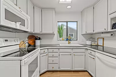 4766 S 200 W, Washington Terrace, UT 84405 - Photo 18