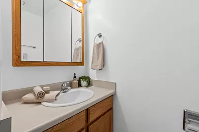 668 E Williamsburg Cir, Sandy, UT 84070 - Photo 10