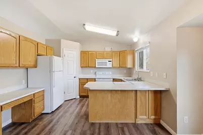 1932 N 810 W, Clinton, UT 84015 - Photo 6