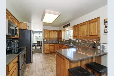 10146 S 2415 E, Sandy, UT 84092 - Photo 14