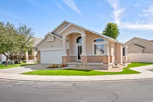 446 E Green Haven Dr S, Midvale, UT 84047 - Photo 2