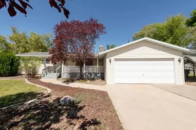879 E Daisy St, Sandy, UT 84094 - Photo 2