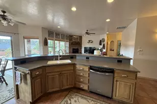 813 W Foothill Dr, Apple Valley, UT 84737 - Photo 16