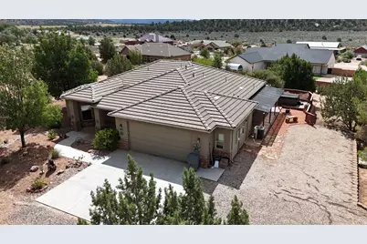 813 W Foothill Dr, Apple Valley, UT 84737 - Photo 2