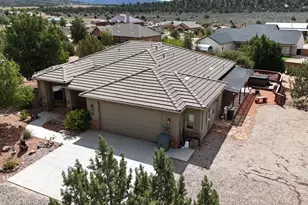 813 W Foothill Dr, Apple Valley, UT 84737 - Photo 2