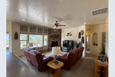 813 W Foothill Dr, Apple Valley, UT 84737 - Photo 18