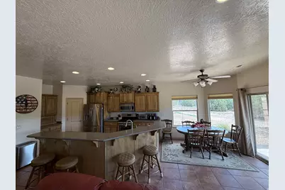 813 W Foothill Dr, Apple Valley, UT 84737 - Photo 12