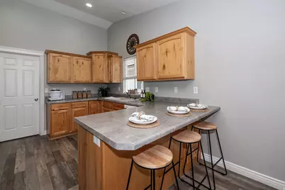 470 E Red Oak Dr N, North Logan, UT 84341 - Photo 8