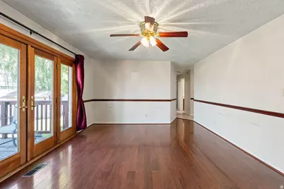 1079 E Hillcrest Dr, Springville, UT 84663 - Photo 12