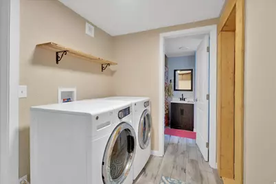 282 S 200 W, Hyrum, UT 84319 - Photo 14