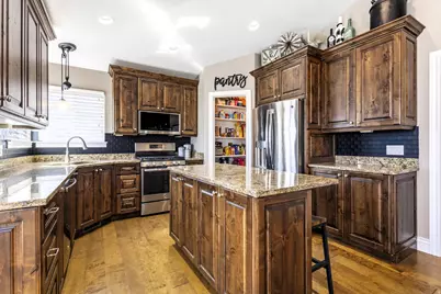 628 E Coach Ln, Grantsville, UT 84029 - Photo 8