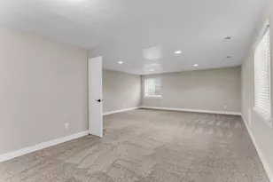 2063 E 1200 N, Layton, UT 84040 - Photo 32