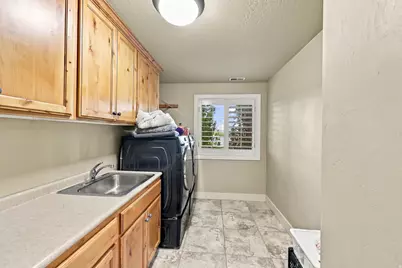1724 E Ellerbeck Ln, Draper, UT 84020 - Photo 54