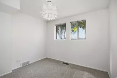 1041 E Lamplighter Dr, River Heights, UT 84321 - Photo 12