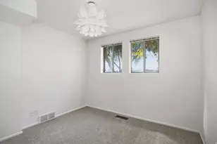 1041 E Lamplighter Dr, River Heights, UT 84321 - Photo 12