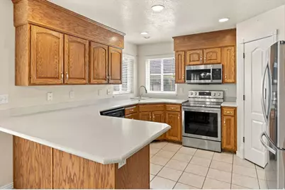 939 S Wind River Way W, Kaysville, UT 84037 - Photo 10