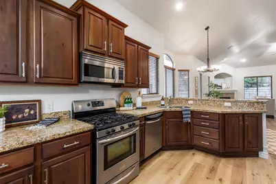 318 E Nechatel Dr, Draper, UT 84020 - Photo 8