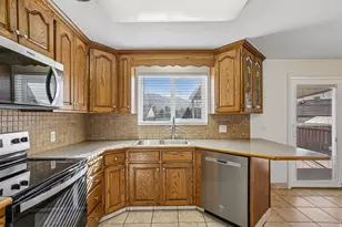 5711 S Sagewood Dr W, Murray, UT 84107 - Photo 10