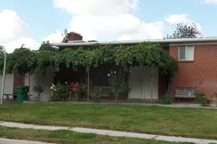 4932 S Pinehill Dr, Murray, UT 84107 - Photo 2