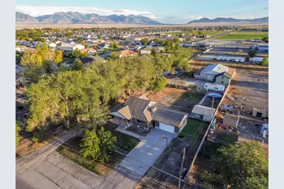 544 E Clark St, Grantsville, UT 84029 - Photo 2