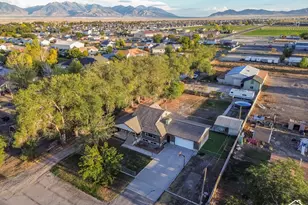 544 E Clark St, Grantsville, UT 84029 - Photo 2