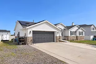 4728 W Travis Ln, West Jordan, UT 84088 - Photo 2