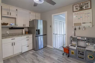 490 N Parkway Ave E, Tooele, UT 84074 - Photo 18