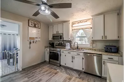 490 N Parkway Ave E, Tooele, UT 84074 - Photo 2