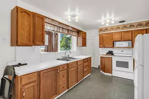 9950 S Barium Ln, Sandy, UT 84094 - Photo 8