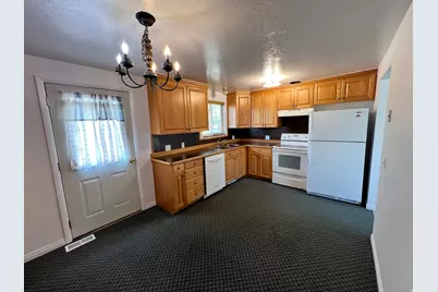 400 S Roosevelt Cir E, Roosevelt, UT 84066 - Photo 4