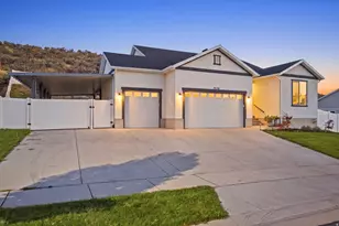 7559 N Riva Ridge Rd, Eagle Mountain, UT 84005 - Photo 2
