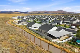 7559 N Riva Ridge Rd, Eagle Mountain, UT 84005 - Photo 24