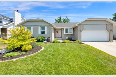 533 W Valley Dr N, Centerville, UT 84014 - Photo 2