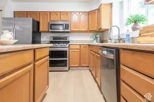 533 W Valley Dr N, Centerville, UT 84014 - Photo 10