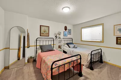 533 W Valley Dr N, Centerville, UT 84014 - Photo 20
