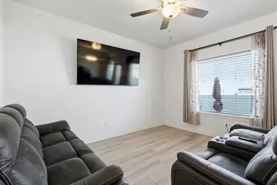 5113 E Lakefield Dr, Eagle Mountain, UT 84005 - Photo 4