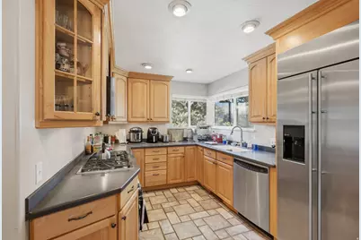 2960 E La Joya Dr S, Holladay, UT 84124 - Photo 10