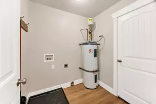 413 S 1250 E, Hyrum, UT 84319 - Photo 6
