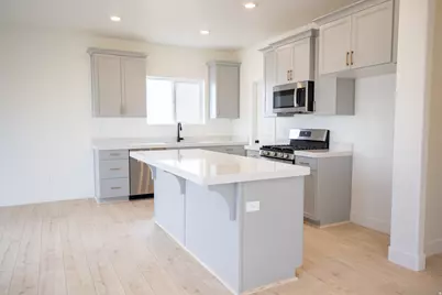 477 E 550 N #32, Salem, UT 84653 - Photo 4
