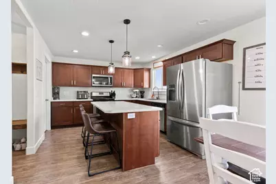 886 S Cambridge Cir E, Tooele, UT 84074 - Photo 8