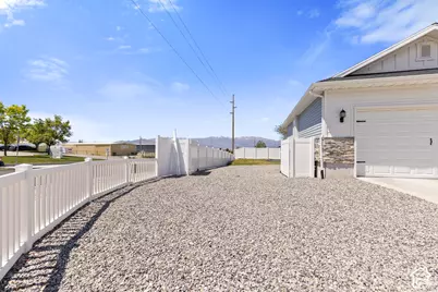 886 S Cambridge Cir E, Tooele, UT 84074 - Photo 34
