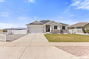 886 S Cambridge Cir E, Tooele, UT 84074 - Photo 1