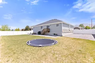 886 S Cambridge Cir E, Tooele, UT 84074 - Photo 32