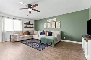 886 S Cambridge Cir E, Tooele, UT 84074 - Photo 6