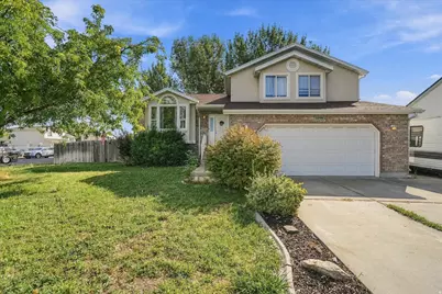 1598 N 2530 W, Clinton, UT 84015 - Photo 2