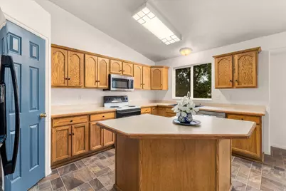1598 N 2530 W, Clinton, UT 84015 - Photo 10