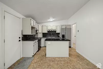 1346 Marilyn Dr, Syracuse, UT 84075 - Photo 2