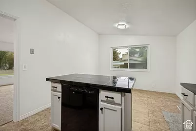 1346 Marilyn Dr, Syracuse, UT 84075 - Photo 4